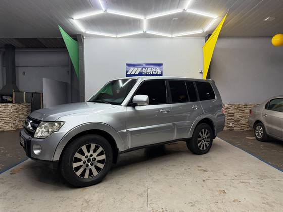MITSUBISHI PAJERO FULL 3.8 HPE 4X4 V6 24V GASOLINA 4P AUTOMÁTICO MITSUBISHI PAJERO FULL 3.8 HPE 4X4 V6 24V GASOLINA 4P AUTOMÁTICO